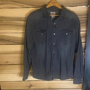 Levi’s faded black western pearl snap Men's Denim Shirt size Large (tag XL)
